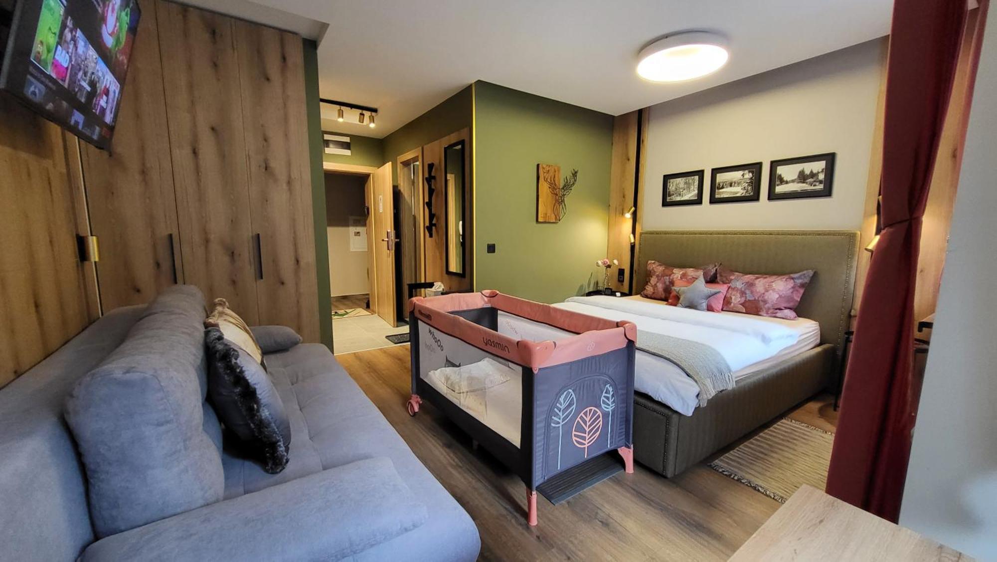 בורובץ Pinewood Ang Luxurious Apartment A32 מראה חיצוני תמונה